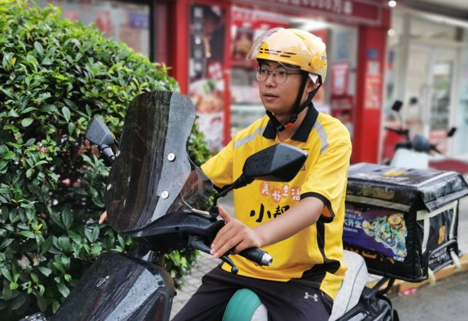 手机支架交警：不是为难大家是为了安全米乐体育app网站电动车不允许安装(图3)