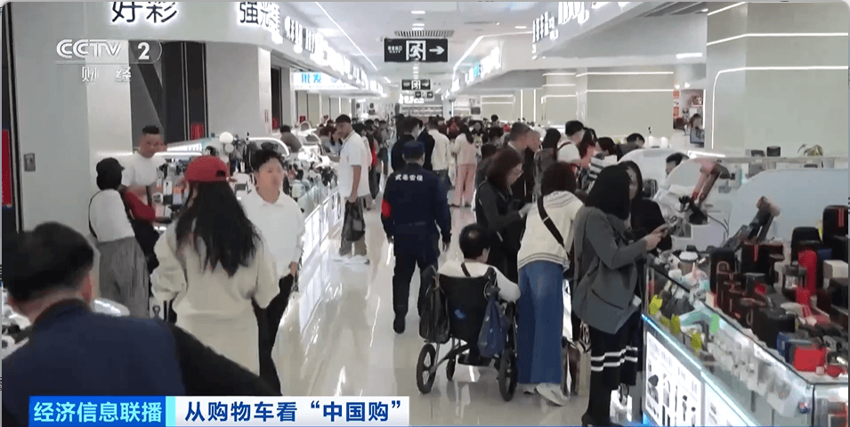 增270%！有人拖空箱子扫货……深圳早晨 华强北又爆火！销量猛(图3)