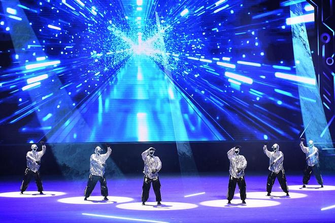 中国探索机器人多元应用场景从春晚舞台到人